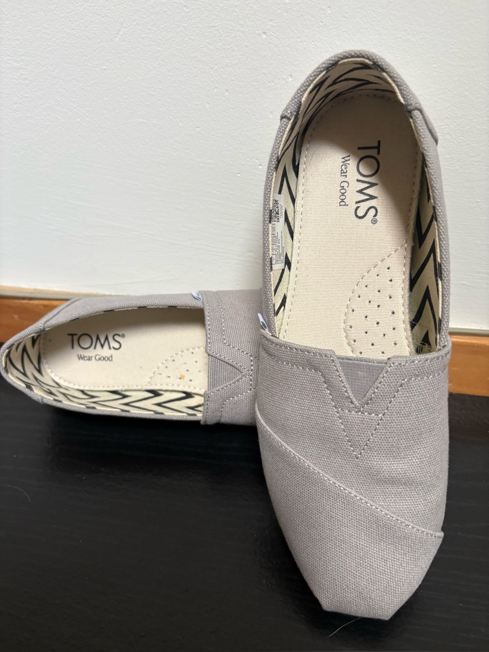 Tom’s NWOT, never worn Alpargata canvas slip on